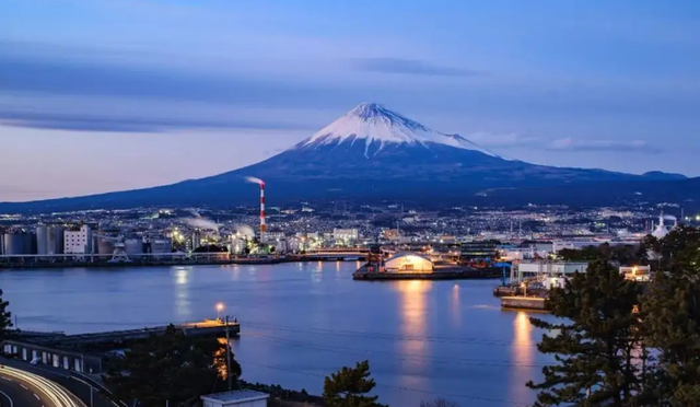Mount Fuji May Erupt After More Than 300 Years Of 'Sleep'? A Sixth Species Extinction May Be On The Horizon?